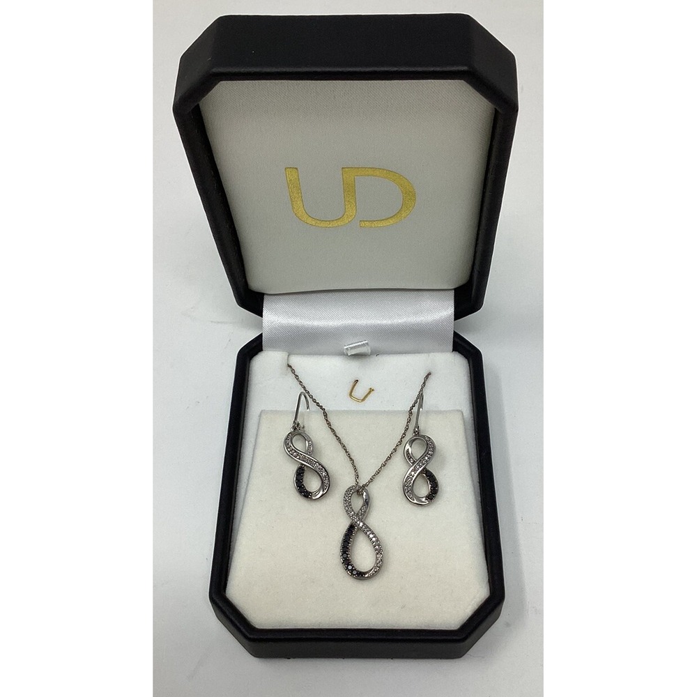 Infinity Pendant And Earring Set With Diamonds And Black Stones Detail UD 925‎